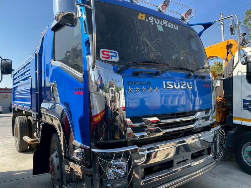 6 ล้อ ดั้ม  น้ำเงินนำทรัพย์ ISUZU FTR 240 แรง ปี 58 ยาว 3.8 x 2.2 m 