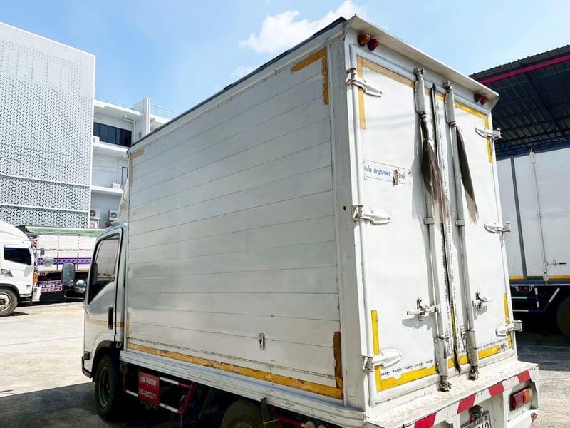 4 ล้อ ตู้บรรทุก ISUZU NLR 130 แรง ปี 56 4 ล้อ ตู้บรรทุก ISUZU NLR 130 แรง ปี 56