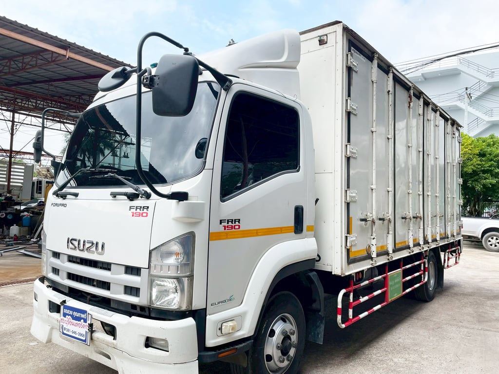 ISUZU FRR 190 แรงม้า รถบรรทุก 6 ล้อ ตู้แห้ง ปี 2560