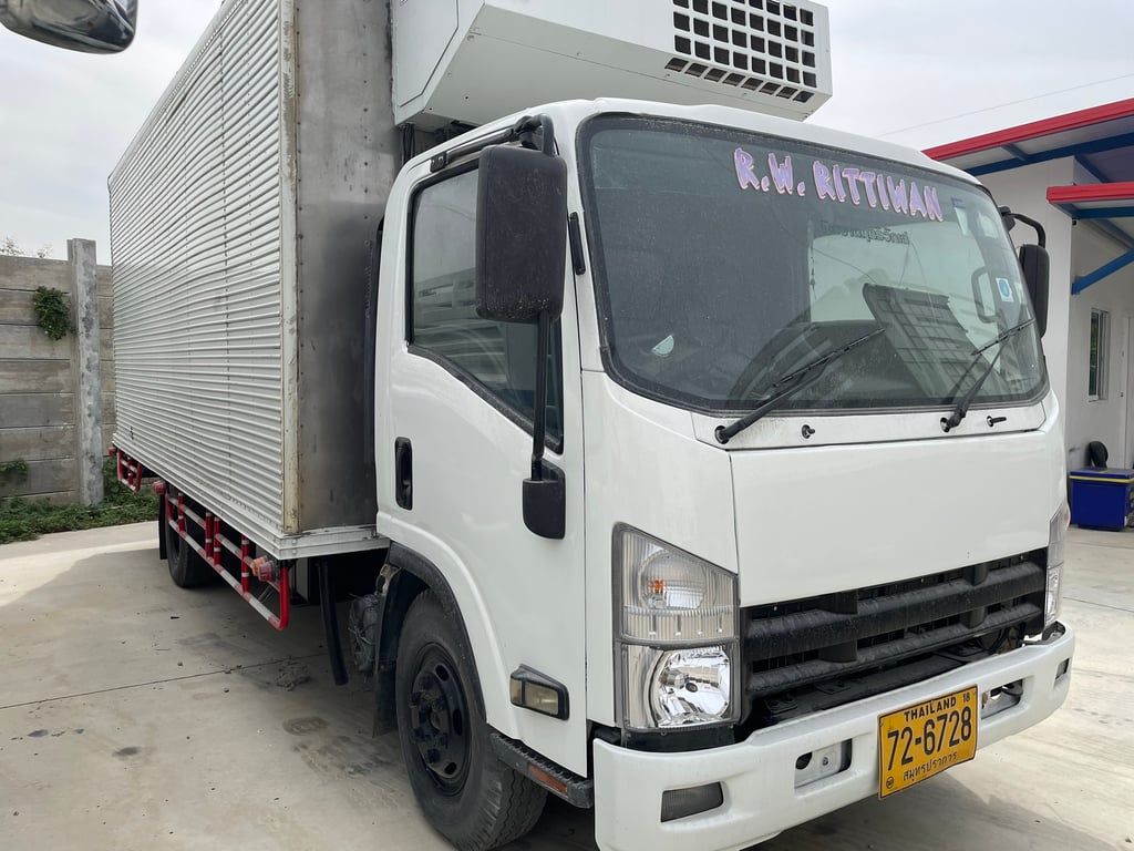 ISUZU NQR 6 ล้อ ตู้ทำความเย็น  เครื่อง 175 แรง  ปี 53