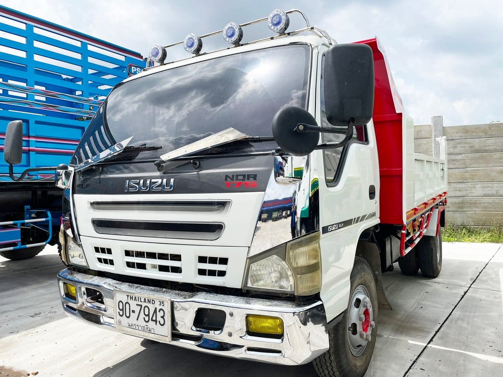 ISUZU NQR 175 แรงม้า รถบรรทุก 6ล้อ ดั้มพ์ ปี 2554