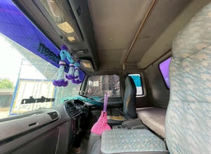 6 ล้อ ตู้บรรทุกขาว 10 บาน  ISUZU FTR 200 แรง ปี 45