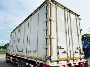 HINO FG 240 แรงม้า รถบรรทุก 6ล้อ ตู้แห้ง ปี 2559 HINO FG 240 แรงม้า รถบรรทุก 6ล้อ ตู้แห้ง ปี 2559