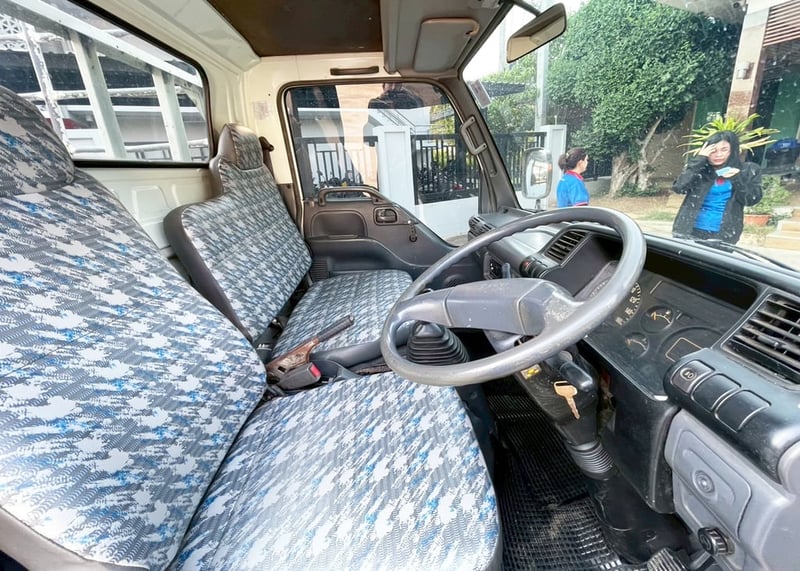 รถบรรทุก 4 ล้อ คอกสูง ISUZU NKR 100 แรง ปี 48