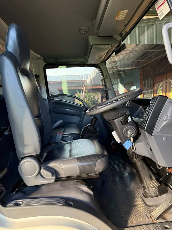 ISUZU NPR 150แรงม้า รถบรรทุก 6ล้อ กระบะคอกสูง ปี2021 เลขไมล์น้อย 100,000 กม. ISUZU NPR 150แรงม้า รถบรรทุก 6ล้อ กระบะคอกสูง ปี2021 เลขไมล์น้อย 100,000 กม.