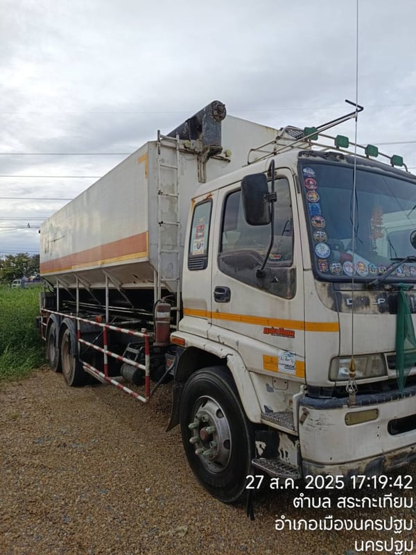 ISUZU FVM 200แรงม้า รถบรรทุก 10ล้อ บรรทุกอาหารสัตว์ ปี2023