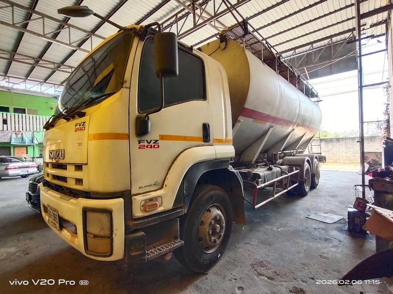 ISUZU FVM 240แรงม้า รถบรรทุก 10ล้อ บรรทุกอาหารสัตว์ ปี2011 เลขไมล์น้อยกว่า 500,000 กม.
