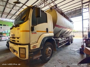 ISUZU FVM 240แรงม้า รถบรรทุก 10ล้อ บรรทุกอาหารสัตว์ ปี2011 เลขไมล์น้อยกว่า 500,000 กม.