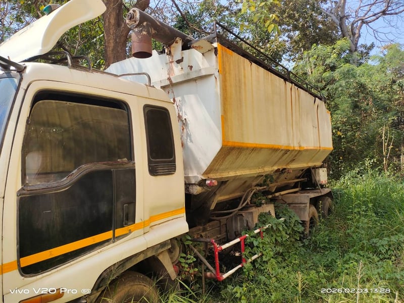 ขายซากและอะไหล่ ISUZU FRR 175แรงม้า รถบรรทุก 6ล้อ บรรทุกอาหารสัตว์ ปี1995 ขายซากและอะไหล่ ISUZU FRR 175แรงม้า รถบรรทุก 6ล้อ บรรทุกอาหารสัตว์ ปี1995