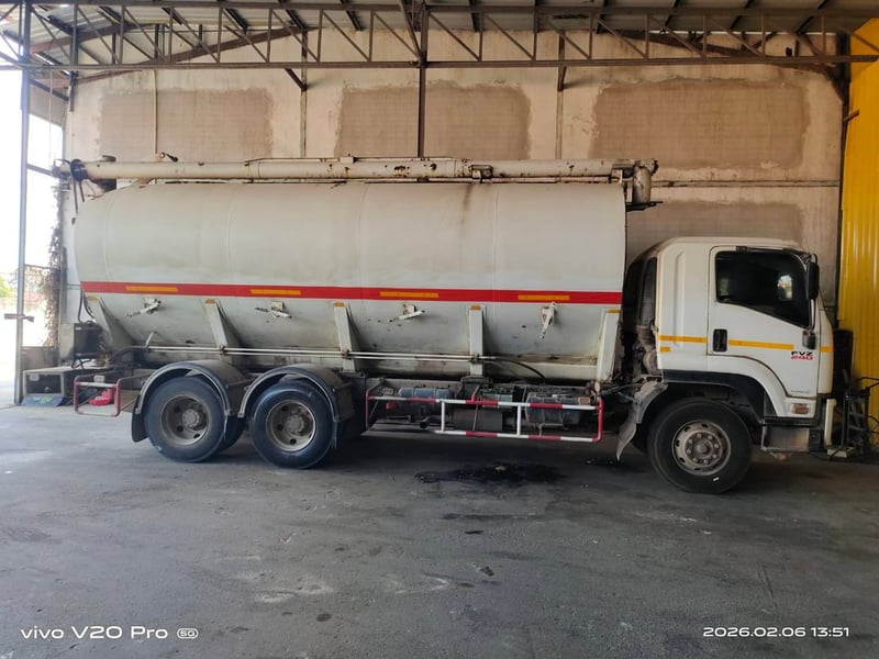 ISUZU FVM 240แรงม้า รถบรรทุก 10ล้อ บรรทุกอาหารสัตว์ ปี2011 เลขไมล์น้อยกว่า 500,000 กม.