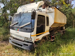 ขายซากและอะไหล่ ISUZU FRR 175แรงม้า รถบรรทุก 6ล้อ บรรทุกอาหารสัตว์ ปี1995 ขายซากและอะไหล่ ISUZU FRR 175แรงม้า รถบรรทุก 6ล้อ บรรทุกอาหารสัตว์ ปี1995