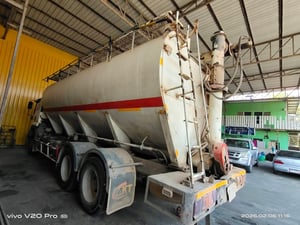 ISUZU FVM 240แรงม้า รถบรรทุก 10ล้อ บรรทุกอาหารสัตว์ ปี2011 เลขไมล์น้อยกว่า 500,000 กม.