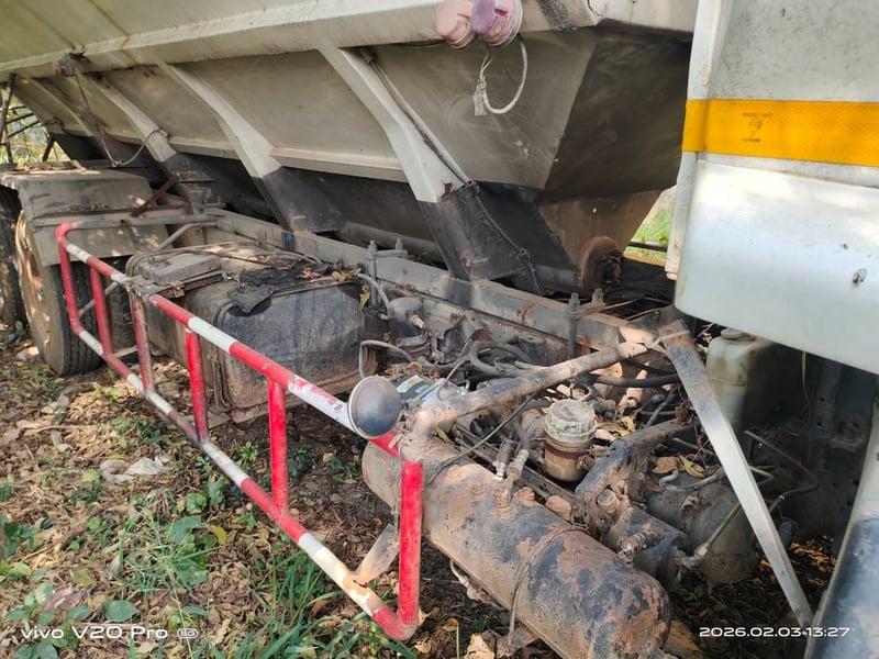 ขายซากและอะไหล่ ISUZU FRR 175แรงม้า รถบรรทุก 6ล้อ บรรทุกอาหารสัตว์ ปี1995 ขายซากและอะไหล่ ISUZU FRR 175แรงม้า รถบรรทุก 6ล้อ บรรทุกอาหารสัตว์ ปี1995