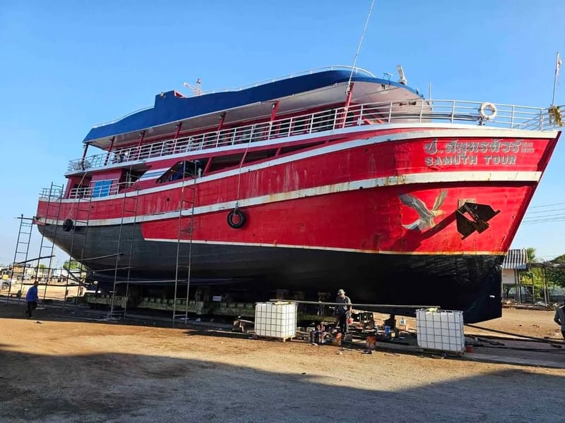 ขายเรือไม้  3 ชั้น กว้าง. 8 ม.