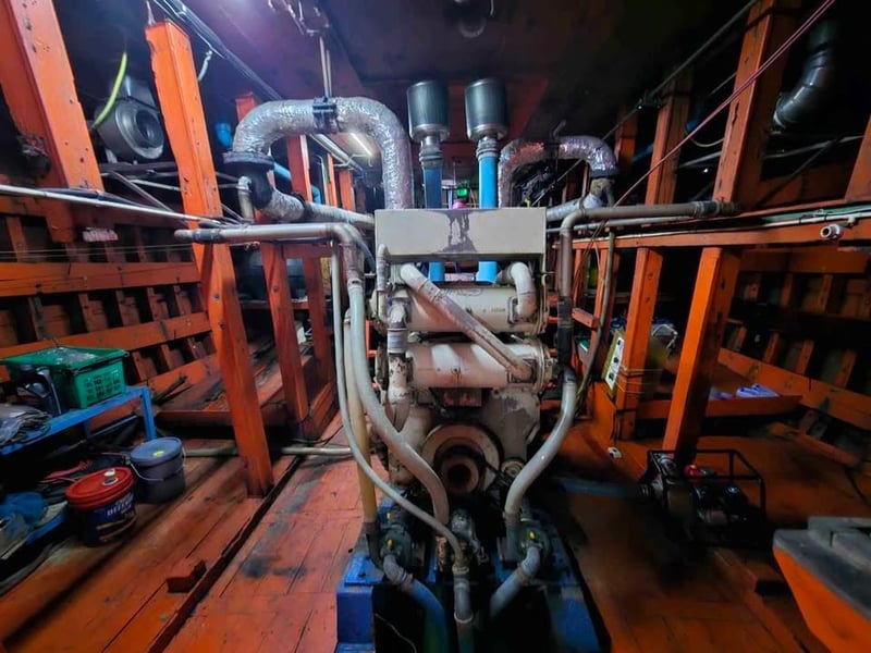 ขายเรือไม้  3 ชั้น กว้าง. 8 ม.