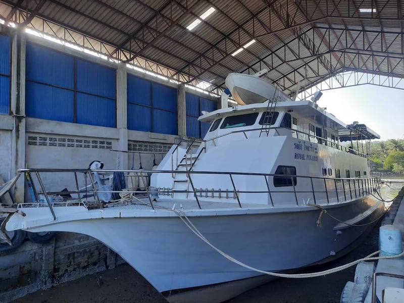 ขายเรือยอชท์ไม้ เก๋งไฟเบอร์กลาส @ระนอง