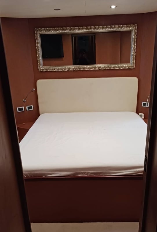 ขายเรือยอชท์อลูมิเนียม 5 ห้องนอน