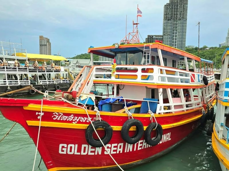 ขายเรือไม้ 2 ชั้น พร้อมเครื่องอัดแทงค์อากาศ