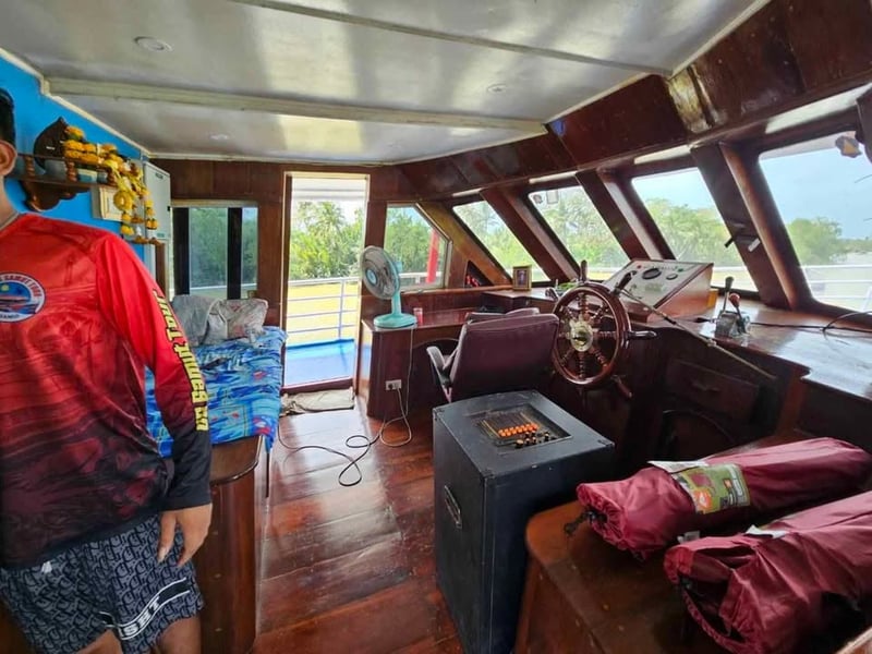 ขายเรือไม้  3 ชั้น กว้าง. 8 ม.