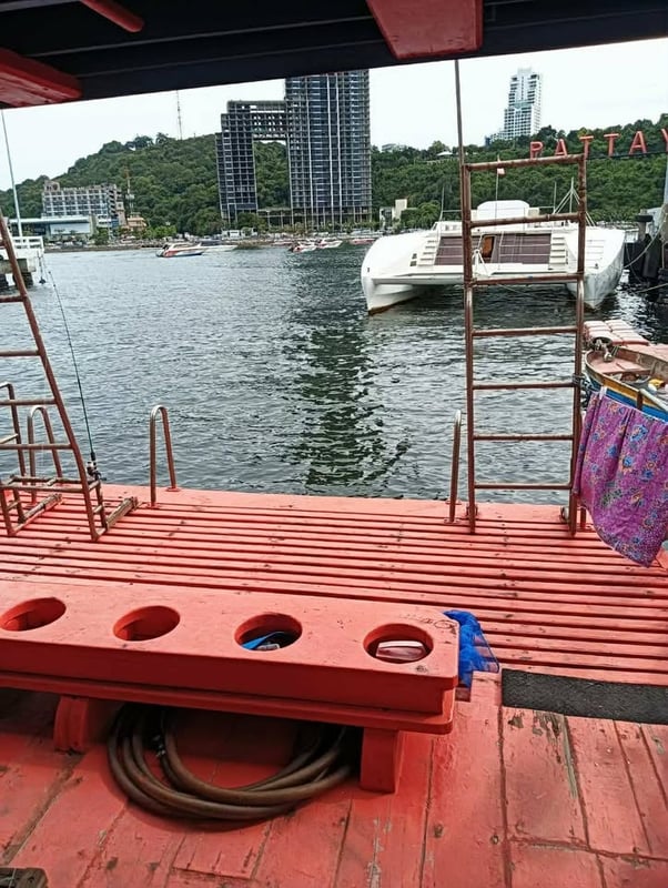 ขายเรือไม้ 2 ชั้น พร้อมเครื่องอัดแทงค์อากาศ