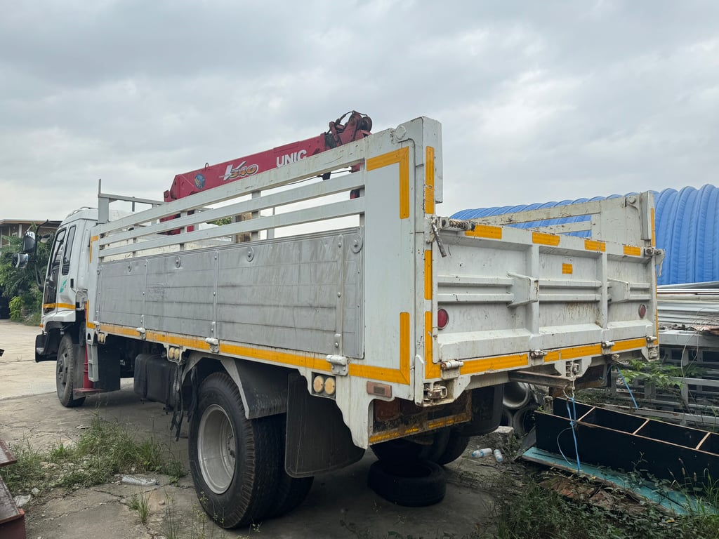 ISUZU FRR 2แรงม้า รถบรรทุก 6ล้อ กระบะเหล็กติดเครน ISUZU FRR 2แรงม้า รถบรรทุก 6ล้อ กระบะเหล็กติดเครน