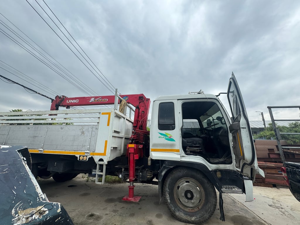 ISUZU FRR 2แรงม้า รถบรรทุก 6ล้อ กระบะเหล็กติดเครน ISUZU FRR 2แรงม้า รถบรรทุก 6ล้อ กระบะเหล็กติดเครน