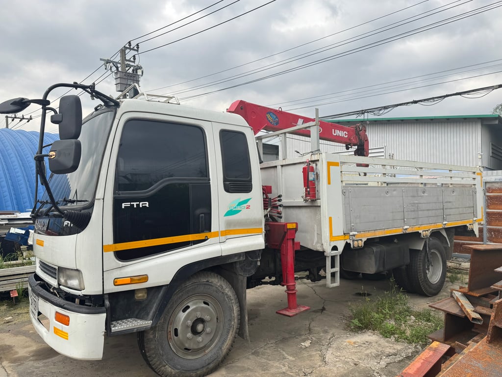 ISUZU FRR 2แรงม้า รถบรรทุก 6ล้อ กระบะเหล็กติดเครน ISUZU FRR 2แรงม้า รถบรรทุก 6ล้อ กระบะเหล็กติดเครน