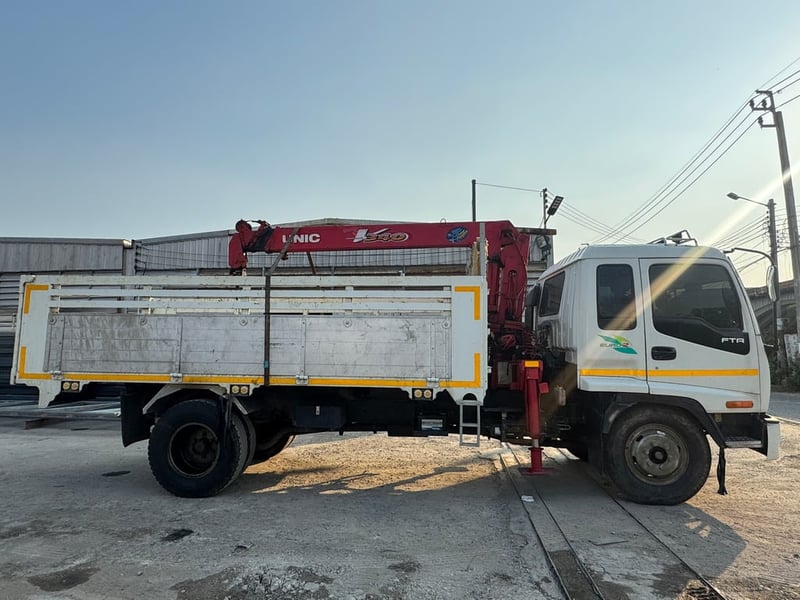 ISUZU FRR 195แรงม้า รถบรรทุก 6ล้อ กระบะเหล็กติดเครน ISUZU FRR 195แรงม้า รถบรรทุก 6ล้อ กระบะเหล็กติดเครน