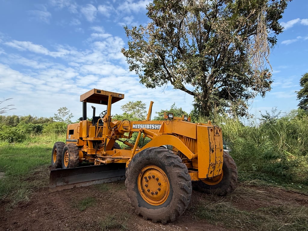 ขายรถเกรด MITSUBISHI MG530 ใช้งานได้ปกติ ขายรถเกรด MITSUBISHI MG530 ใช้งานได้ปกติ