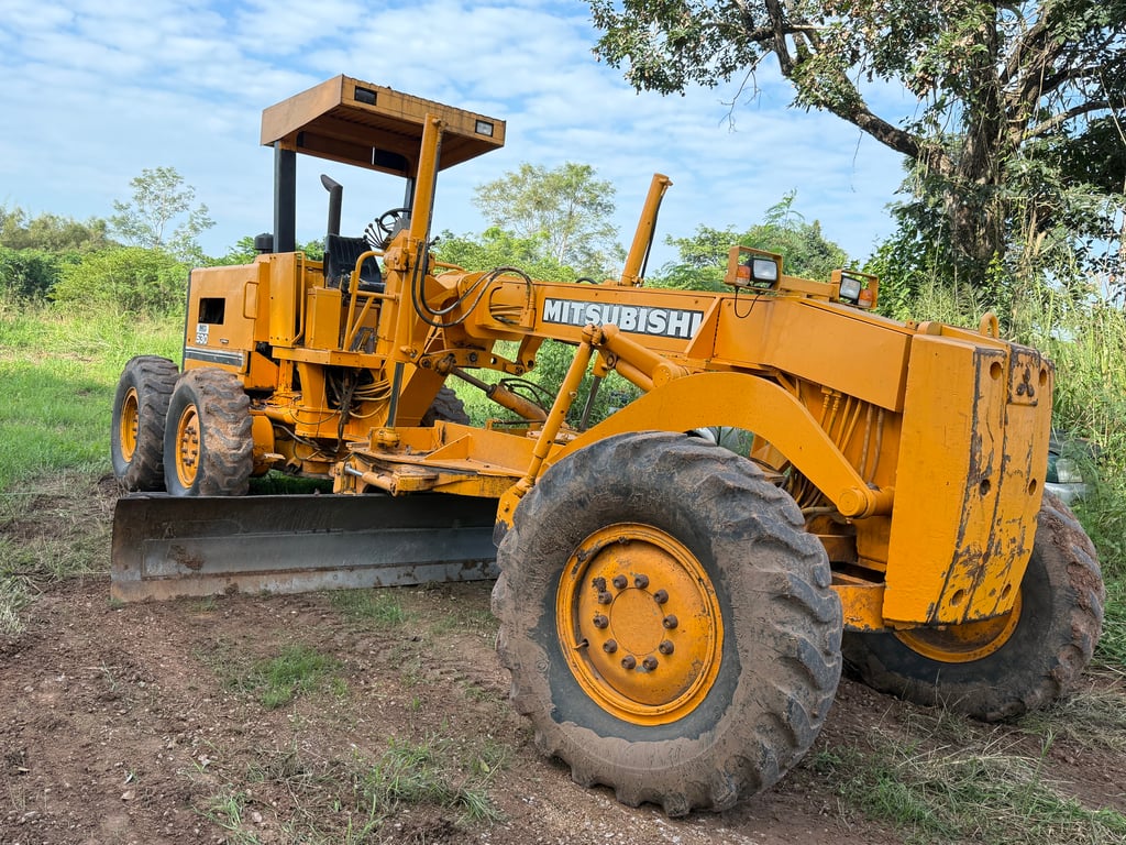 ขายรถเกรด MITSUBISHI MG530 ใช้งานได้ปกติ ขายรถเกรด MITSUBISHI MG530 ใช้งานได้ปกติ