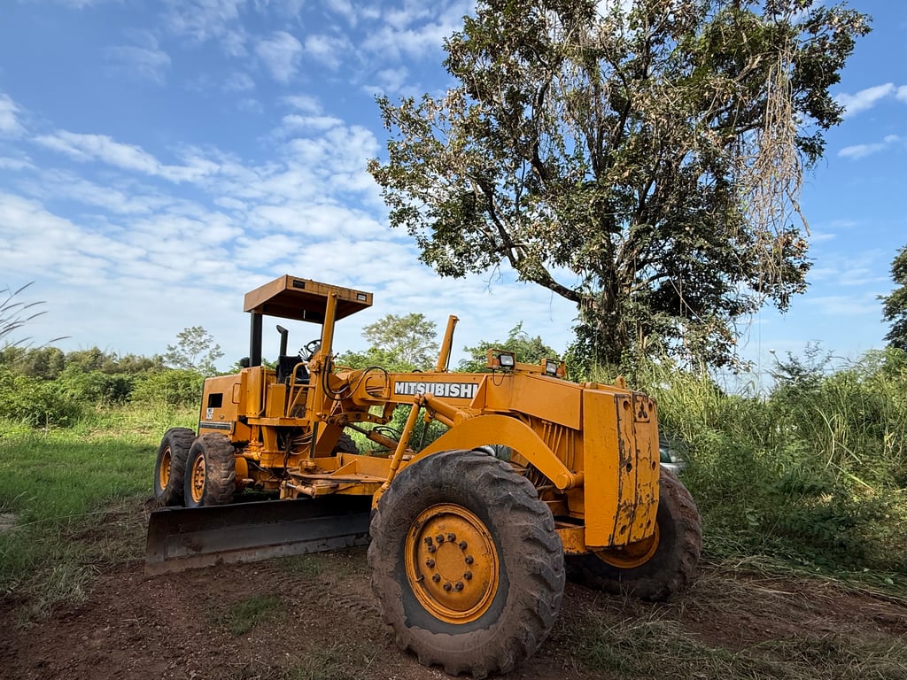 ขายรถเกรด MITSUBISHI MG530 ใช้งานได้ปกติ ขายรถเกรด MITSUBISHI MG530 ใช้งานได้ปกติ