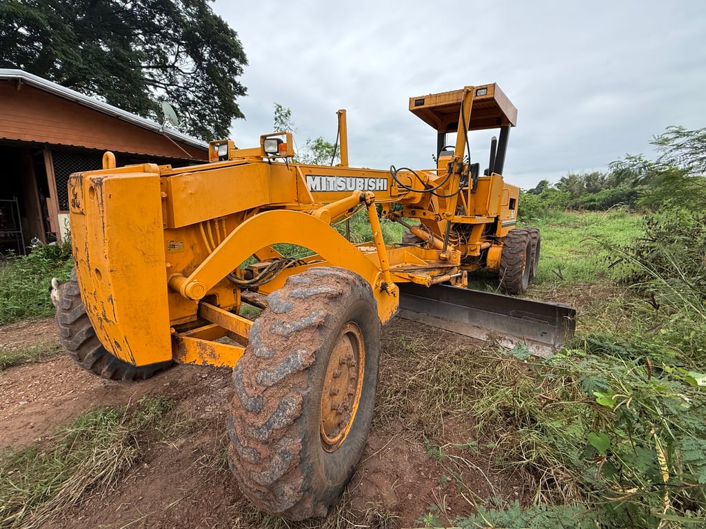 ขายรถเกรด MITSUBISHI MG530 ใช้งานได้ปกติ ขายรถเกรด MITSUBISHI MG530 ใช้งานได้ปกติ