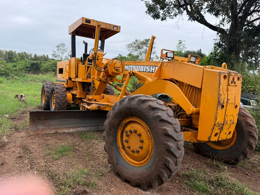 ขายรถเกรด MITSUBISHI MG530 ใช้งานได้ปกติ ขายรถเกรด MITSUBISHI MG530 ใช้งานได้ปกติ