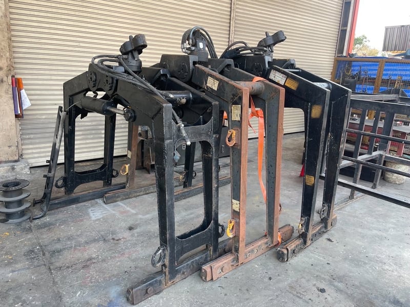 ตัวหนีบพาเลท หรือ หนีบอุปกรณ์ที่ต่อพ่วงต้นกำลังไฮดรอลิค