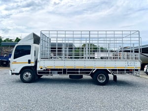 6 ล้อ ISUZU NQR 175  กระบะแผงสูง กระบะยาว 5.50 กว้าง 2.20 สูง 2.35  