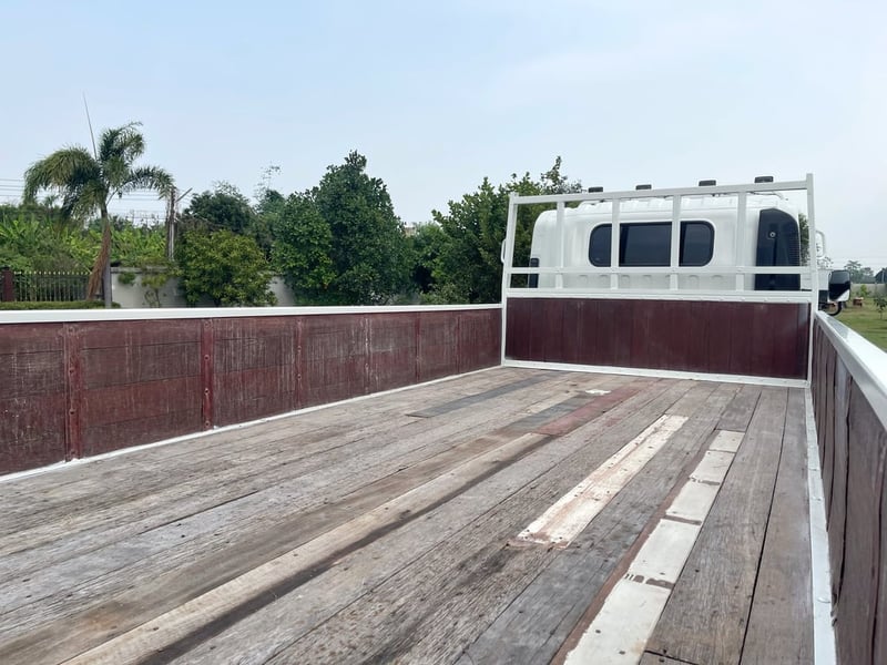 6 ล้อ ISUZU หัวตึก NPR 150 แรงเทอร์โบ ปี 2557 