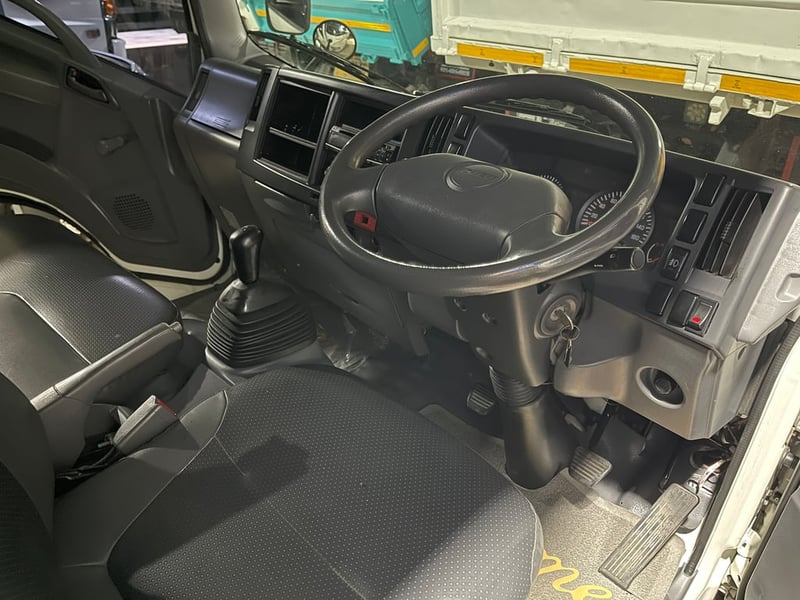 NLR130 ปี 61 รถสองแถว