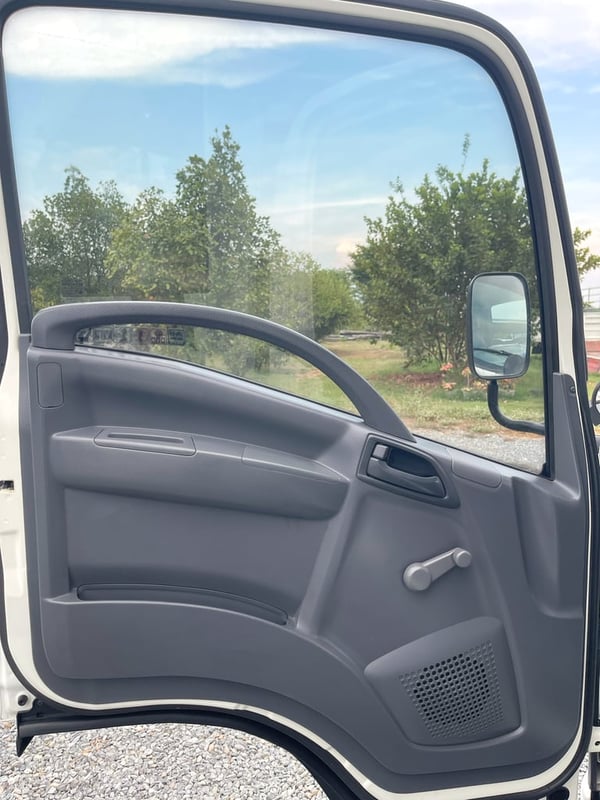 ISUZU NLR 130 4 ล้อ 2 แถวพร้อมที่นั่ง แรงเทอร์โบ รถห้างแท้ ปี 2560 