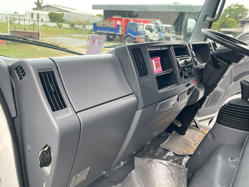 ISUZU NLR 130 4 ล้อ 2 แถวพร้อมที่นั่ง แรงเทอร์โบ รถห้างแท้ ปี 2560 