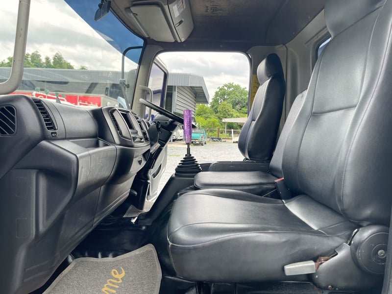 6 ล้อ HINO MEGA FC9J 175 กระบะคอกเหล็กสูง กระบะยาว 5.50 กว้าง 2.20 สูง 2.20  