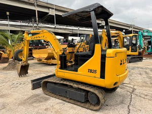 รถขุด KOBELCO TB25 พร้อมใช้งาน สอบถามที่คุณครีม 0658844400