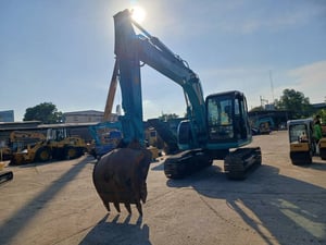 รถขุด KOBELCO SK135SR-1E ใช้งานมาน้อย สอบถามที่คุณครีม 0658844400