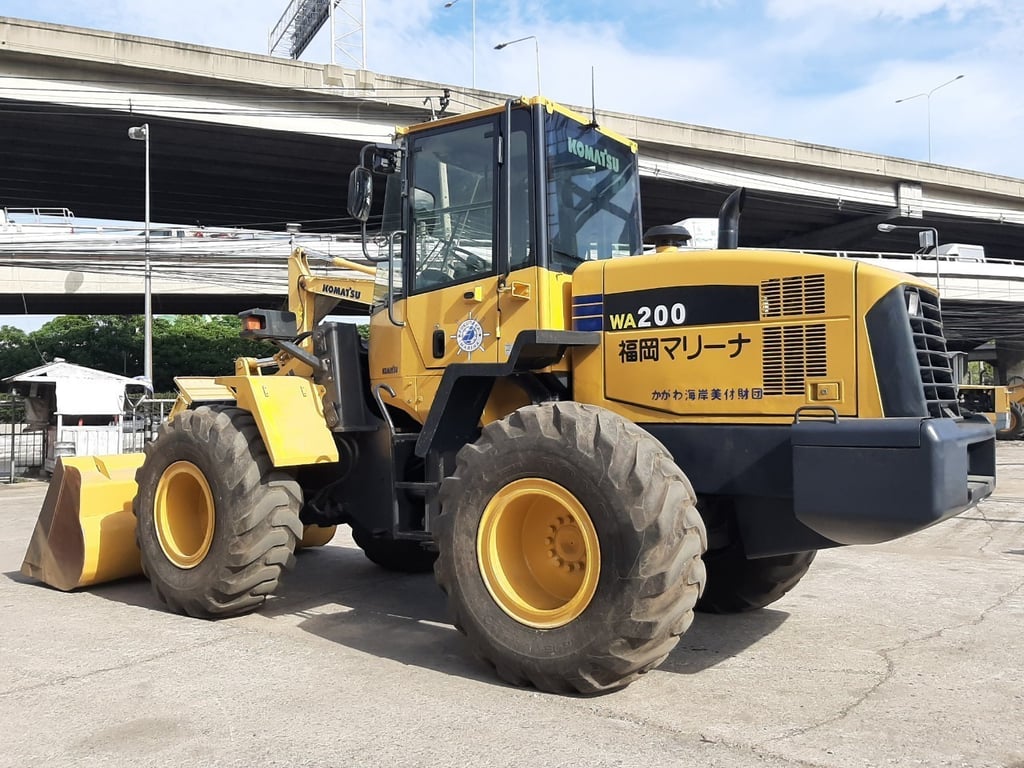 รถตัก KOMATSU WA200-6 ใช้งานมาน้อย สอบถามที่คุณครีม 0658844400