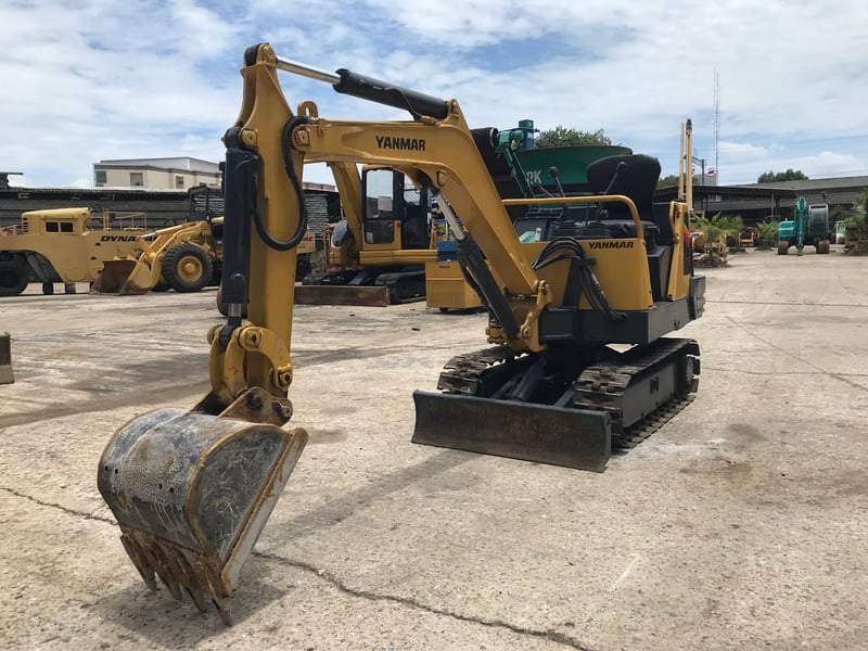 รถขุด YANMAR B12 ใช้งานมาน้อย สอบถามที่คุณครีม 0658844400