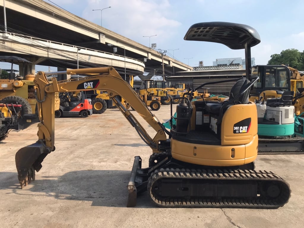 รถขุด CAT 302CR ใช้งานมาน้อย สอบถามที่คุณครีม 0658844400