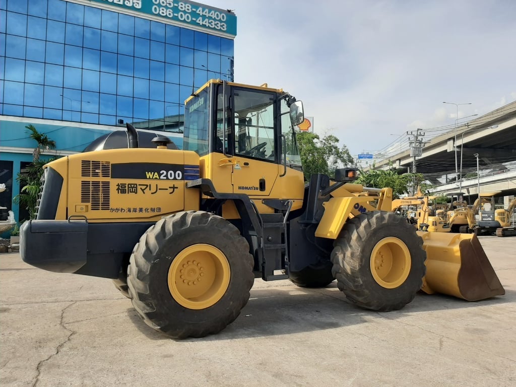รถตัก KOMATSU WA200-6 พร้อมใช้งาน สอบถามที่คุณครีม 0658844400