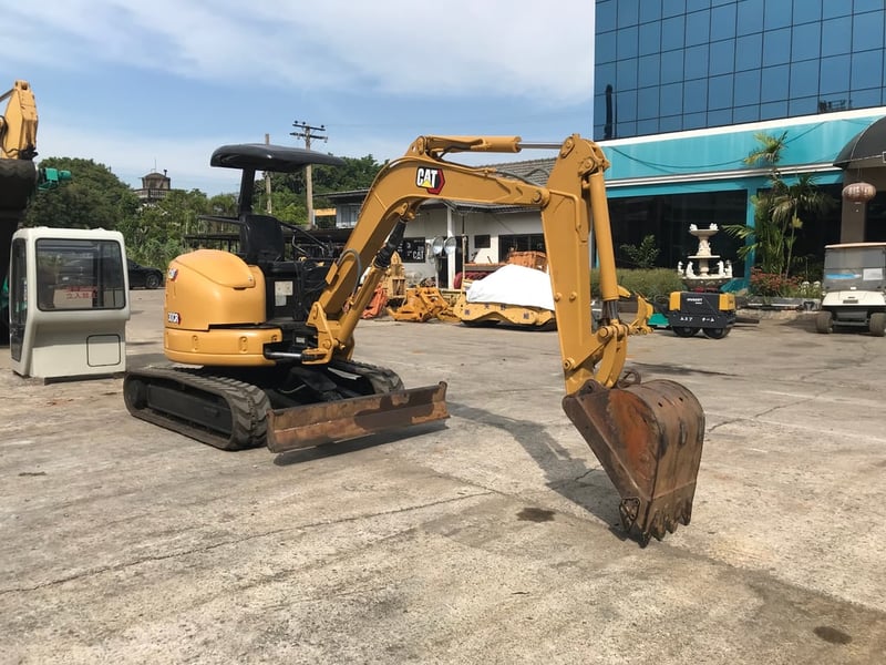 รถขุด CAT 30CR พร้อมใช้งาน สอบถามที่คุณครีม 0658844400