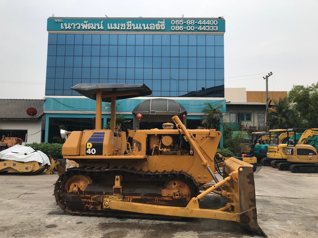 รถแทรคเตอร์ KOMATSU D40 ใช้งานมาน้อย สอบถามที่คุณครีม 0658844400