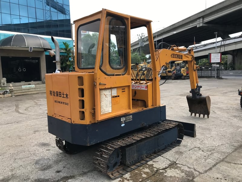 รถขุด KOMATSU PC20 พร้อมใช้งาน สอบถามที่คุณครีม 0658844400
