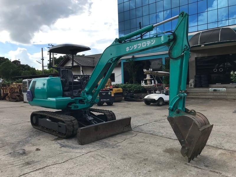 รถขุด KOMATSU PC30-7 พร้อมใช้งาน สอบถามที่คุณครีม 0658844400